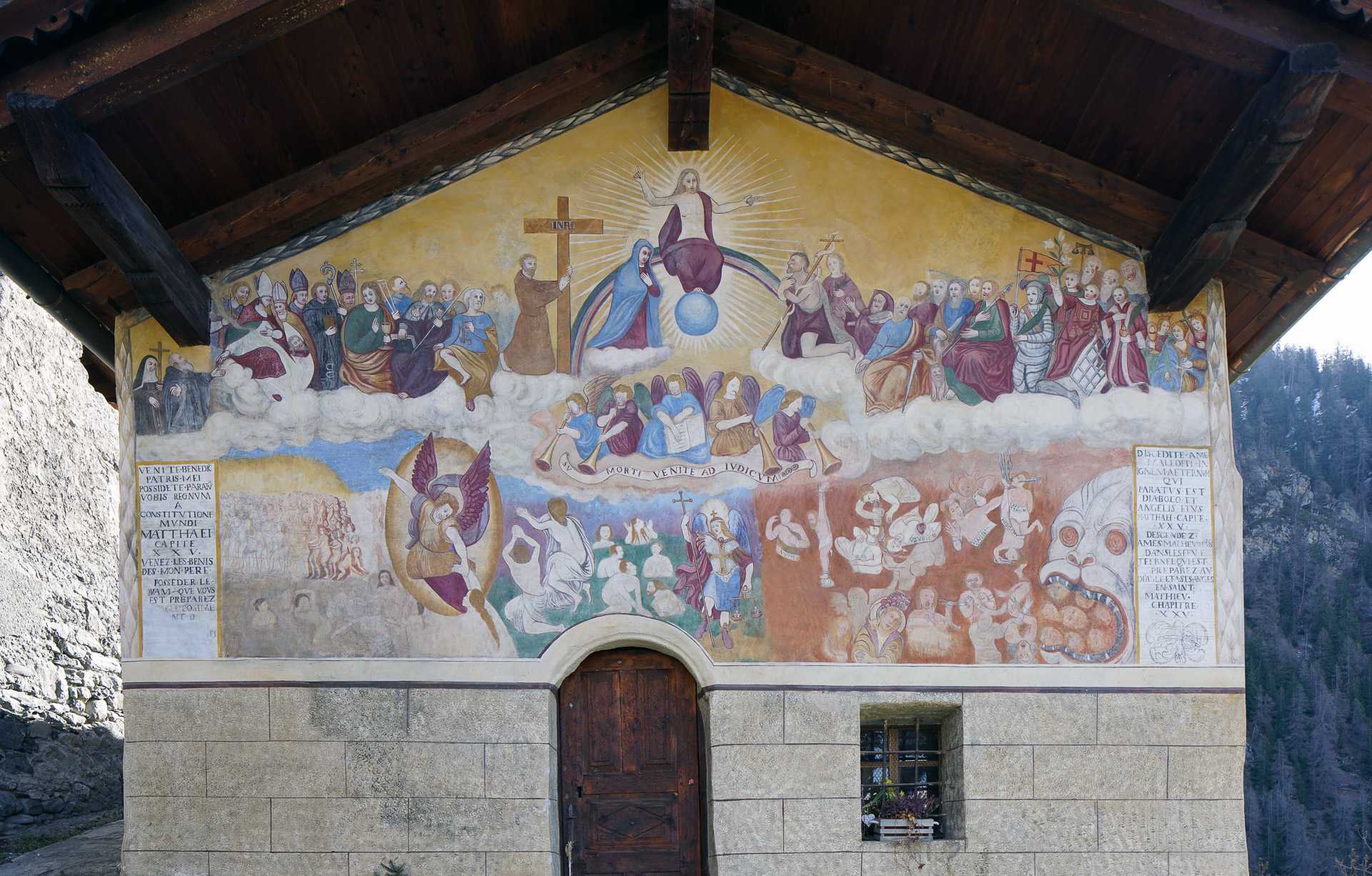 Fresque sur la façade de la chapelle des Saints Léonard et Grat à Charvaz (La Salle)