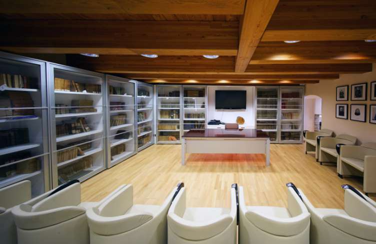 intérieur de la bibliothèque 