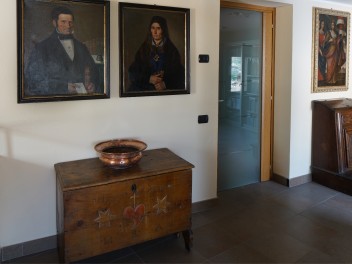 L'entrée de la bibliothèque (© ASA, photo Papone)