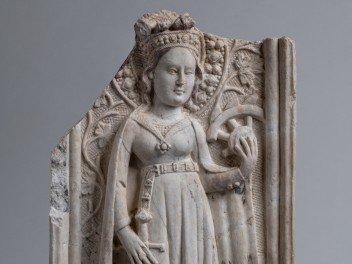 Atelier d'Etienne Mossettaz, Sainte Cathérine d'Alexandrie, environ 1440. Bas-relief en albâtre gypseux provenant d'Introd (© RAVA, photo Gonella)